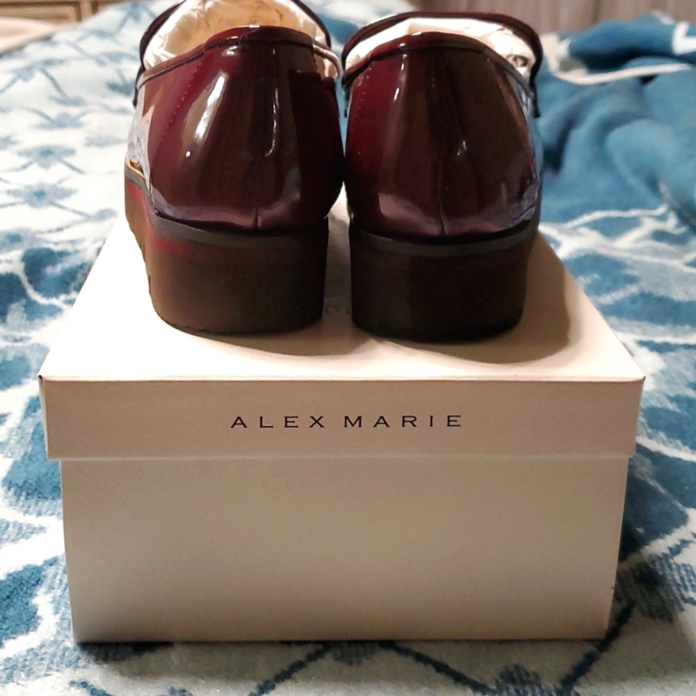 Shoes - Picture 4 of 7